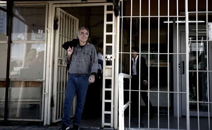 Δημήτρης Κουφοντίνας: Νέες βόλτες στην Αθήνα – Ξανά αδειούχος